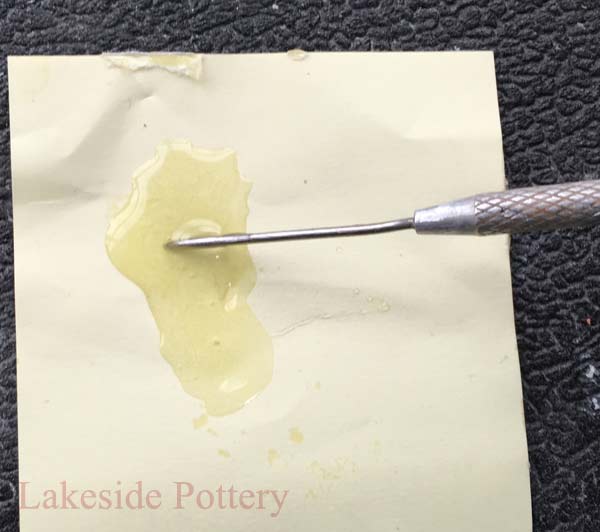 Mix the two parts epoxy